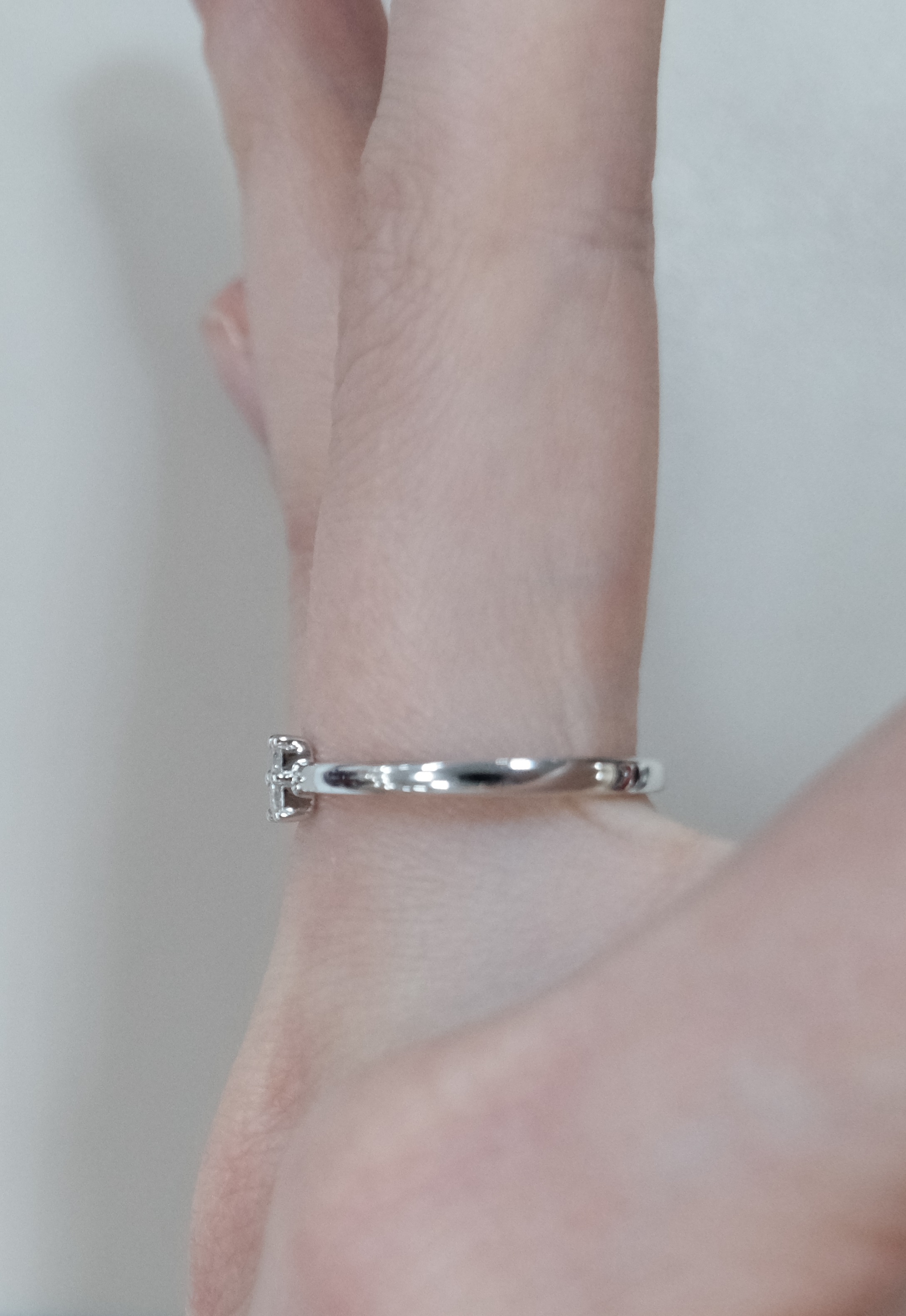 Серебряное кольцо с бриллиантами